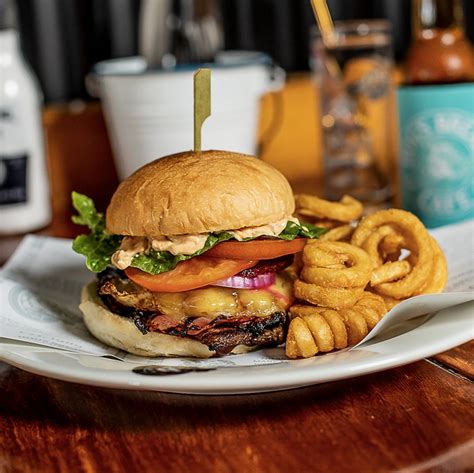 hogs breath student discount